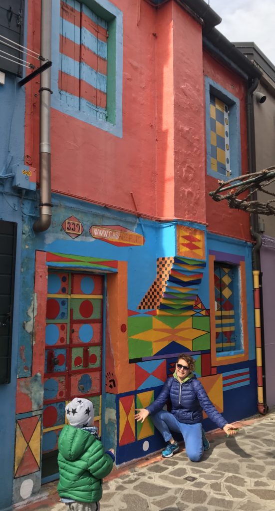 It was even nicer to walk into the quiet alleys of Burano. At one time we lost track of where we were but it was fun discovering houses. Here's a mom pleading the child to take a picture with her and here he is fussing like my kids :)