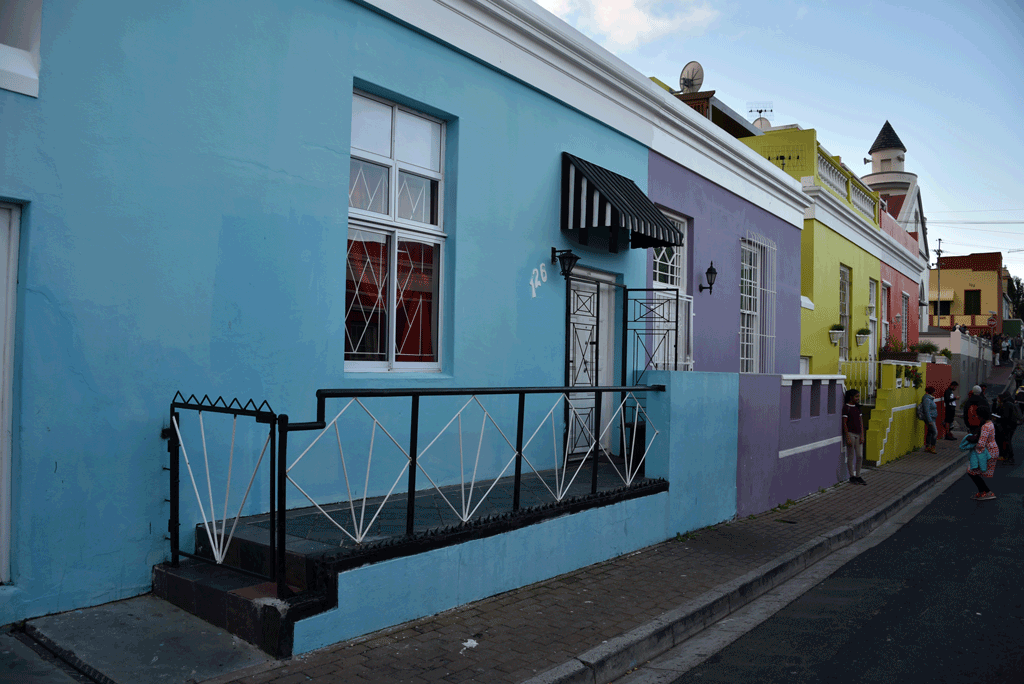 Houses in Bo-Kaap provide great opportunities for photo shoots.