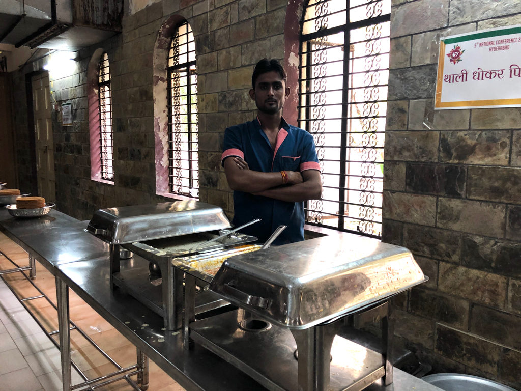 A friendly staff member of the kitchen and bhojanshala in Kulpakji