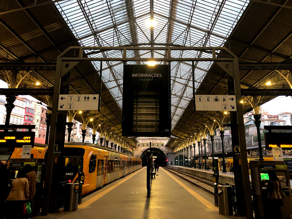 São Bento train station is modern and gorgeous. The houses on both sides may seem like paintings but they are real houses. 