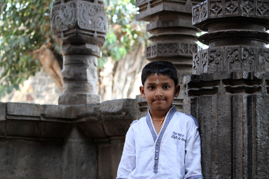 A young guardian at one of the beautiful places to visit near Kohlapur - the Khidrapur Kopeshwar temple