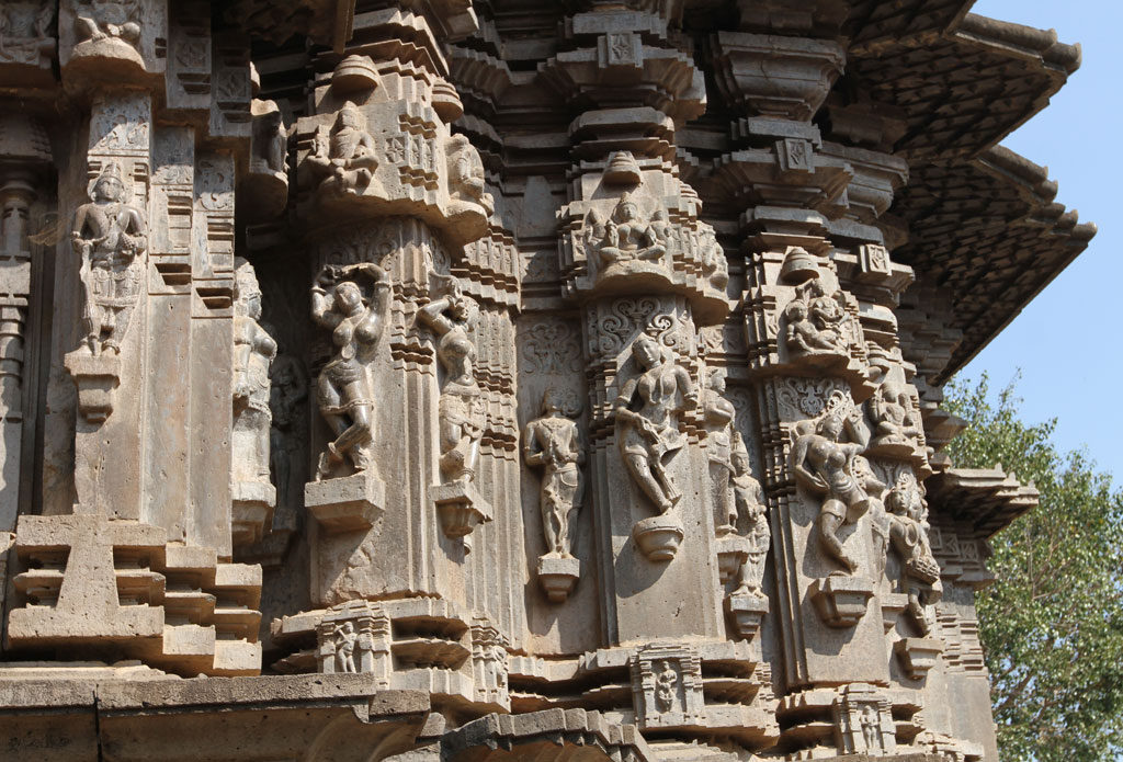 The 'jangha' or middle portion, on the Southern part of Khidrapur Kopeshwar temple.