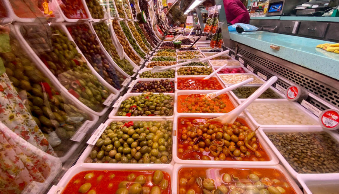 z-IMG_2285-Barcelona-Food-La-Boqueria-olive-stall-1165x665