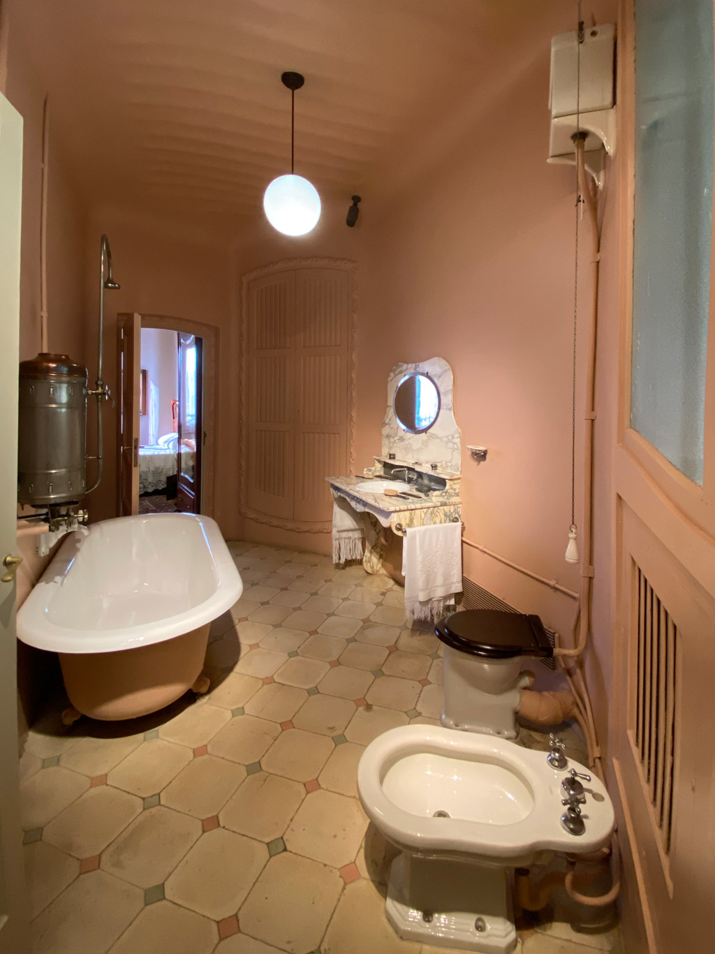 A luxurious bathroom in Casa Míla is appointed with beautiful tiles and wavy ceiling for aesthetics. Its a bathroom well appointed with modern comforts.