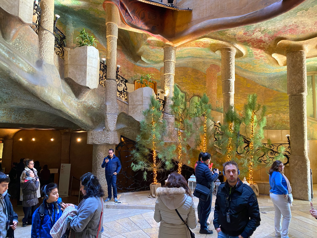 The Flower courtyard of Casa Míla is the starting or ending place of the audio tours. A glance around reveals the beauty on the walls, ceilings and the floor.