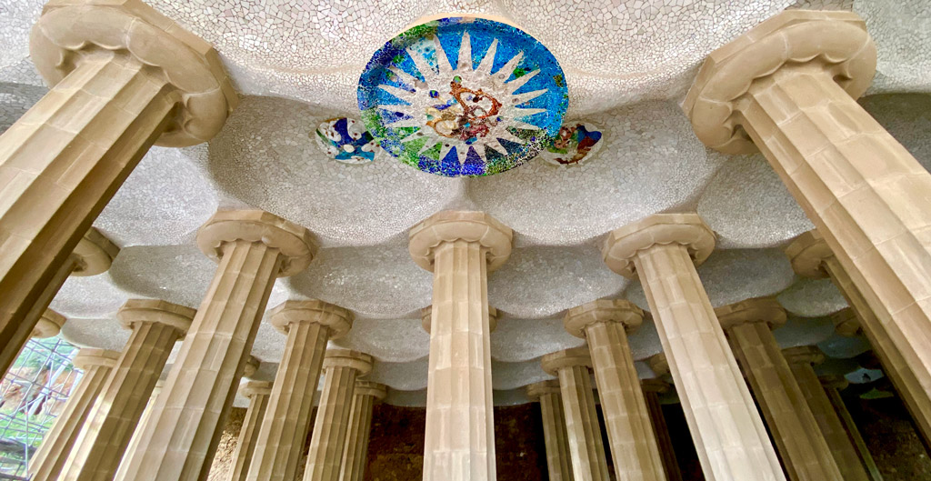 Doric columns supporting the roof of the lower court below serpentine seating.