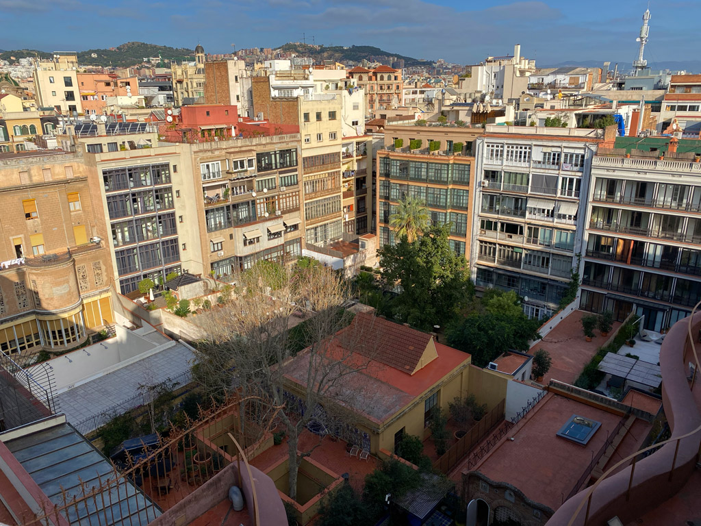 Like other blocks in L'Eixample district, Casa Míla also has an inner square. I wonder if they were as built out originally or green zones. Many of the blocks have parks and trees in the center for freshness.