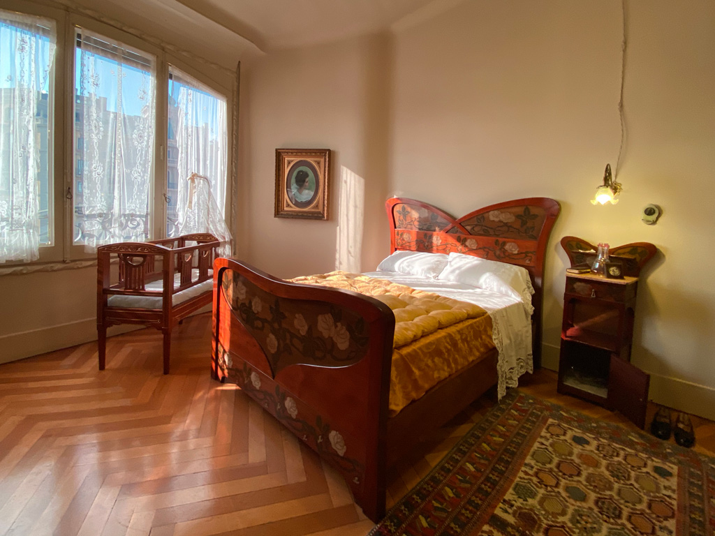 The butterfly bed in La Pedrera (Casa Míla) with matching bedside table and crib.