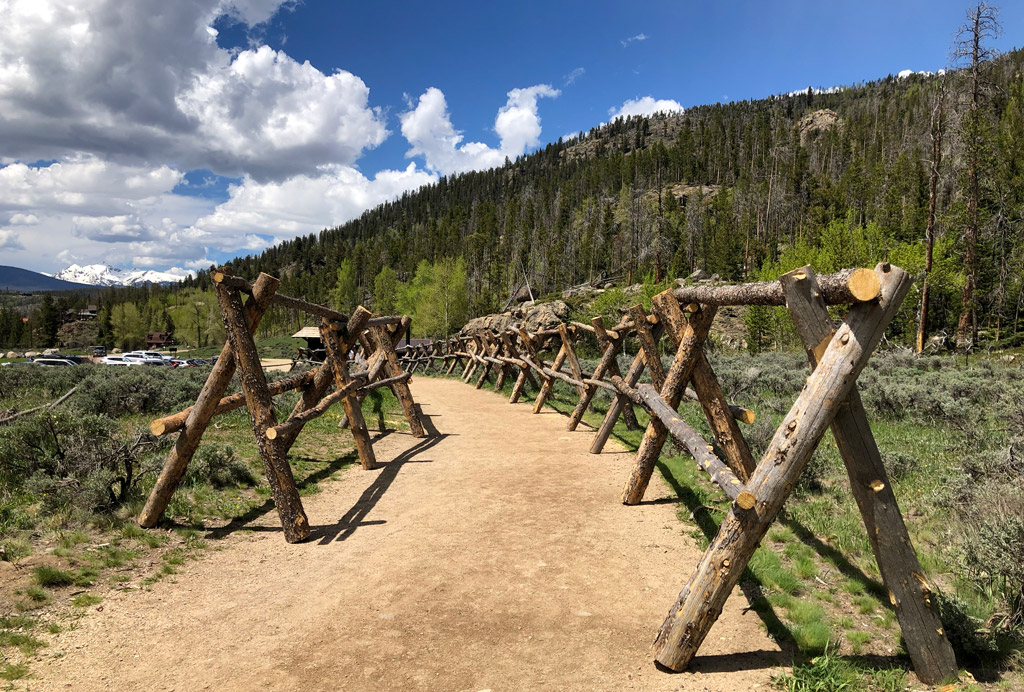 Adams Falls hike in Rocky Mountain National Park - starting point at the parking lot