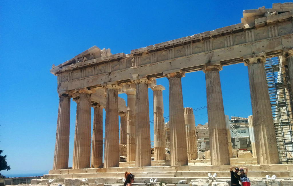 Acropolis in Athens, Greece with easy entry and no crowds. Photo by Dymphe during the covid-19 pandemic.