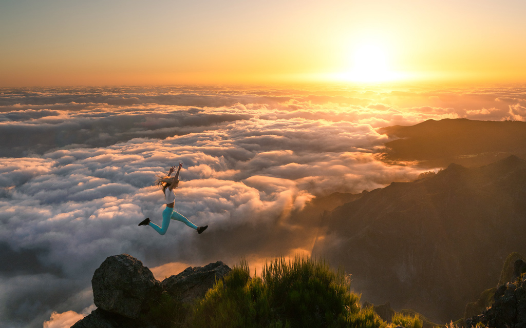 Pico do Arieiro - Ilsa sunrise jump