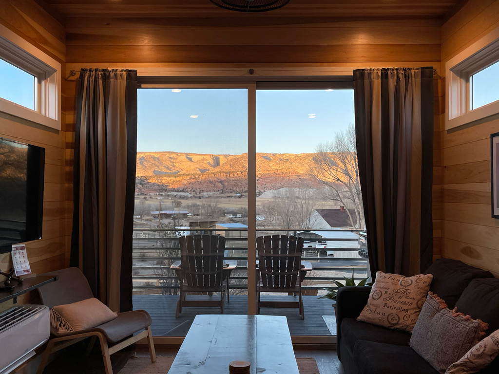 Tiny home in Utah with view of the Grand Staircase-Escalante National monument