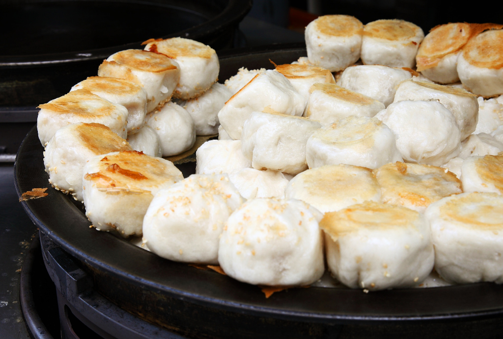 Pan-fried buns, a vegan Taiwanese food