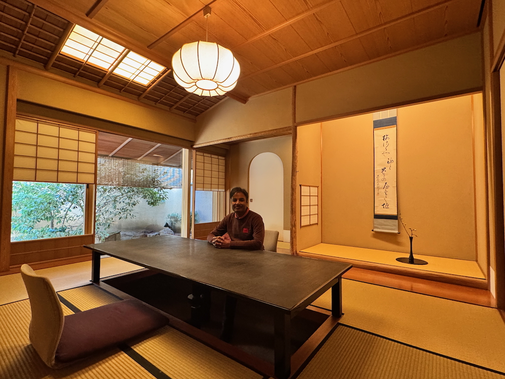 Diago hosts each party in their personal Japanese room. So one dines in complete peace and private view to the Zen garden, next to Atago Jinja in Tokyo