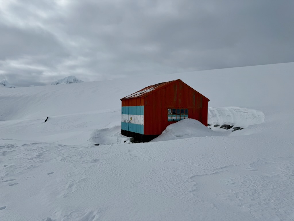 Small Argentinian station closed for winter 
