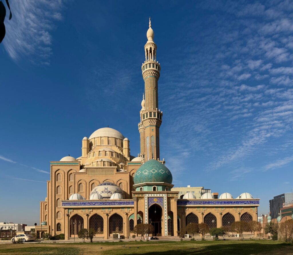 Exterior view of Jalil Khayat Mosque in Erbil with teal dome and minaret, Iraqi Kurdistan