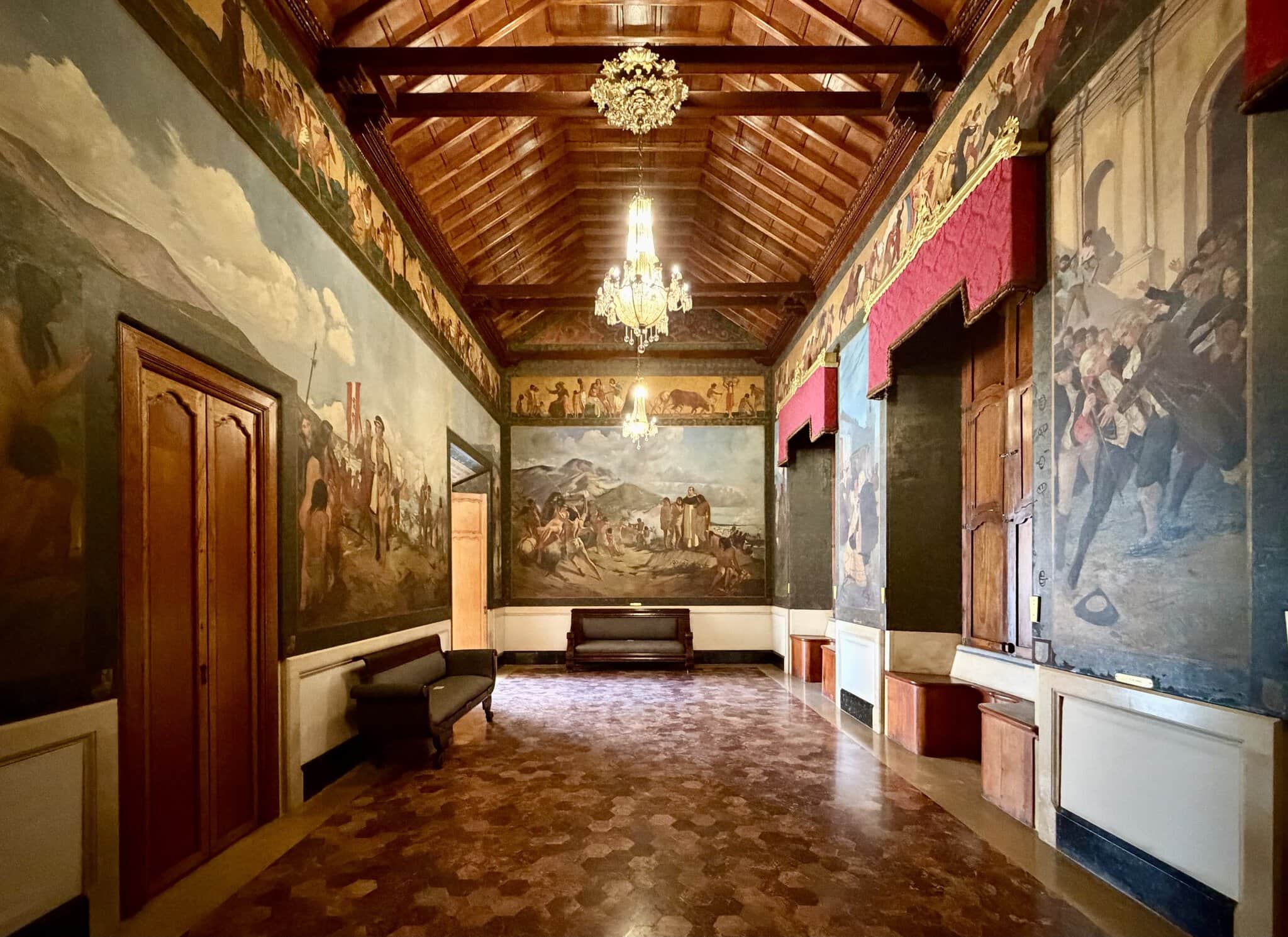 Casa Natal murals