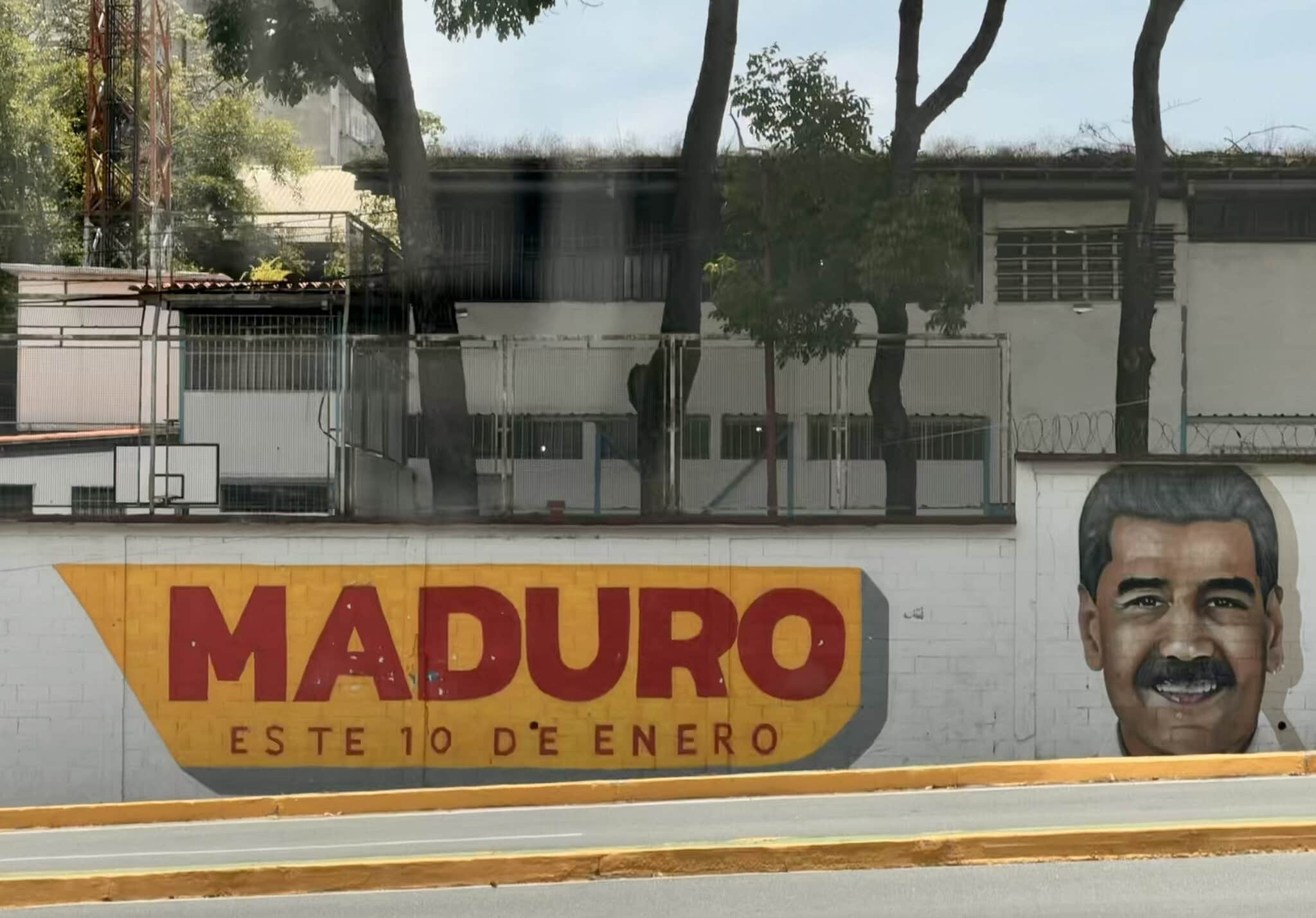 Street wall mural of Nicolas Maduro with political slogan Este 10 de Enero in Caracas Venezuela